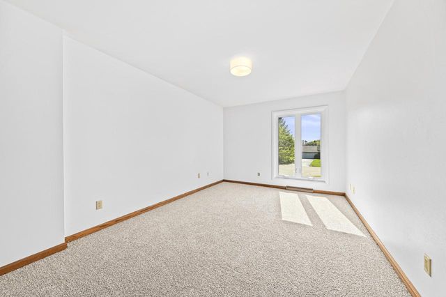 W356N5886 Meadow COURT, Oconomowoc, WI 53066
