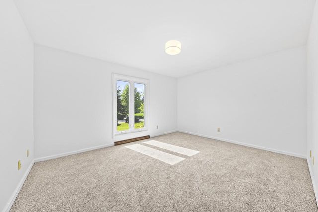 W356N5886 Meadow COURT, Oconomowoc, WI 53066