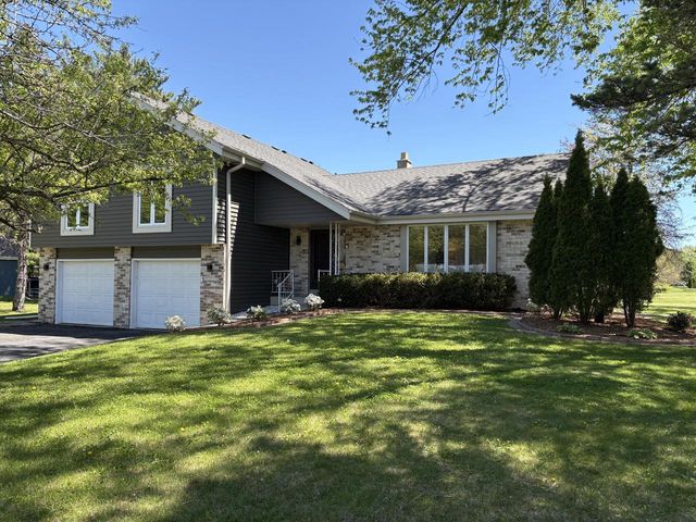 W356N5886 Meadow COURT, Oconomowoc, WI 53066