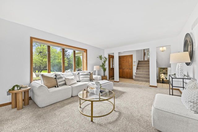 W356N5886 Meadow COURT, Oconomowoc, WI 53066