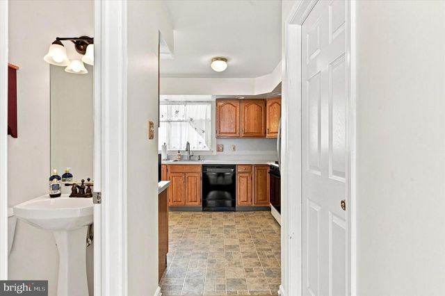 1923 OAK LEAF LN, Holmes, PA 19043