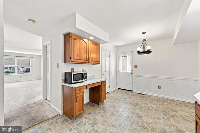 1923 OAK LEAF LN, Holmes, PA 19043