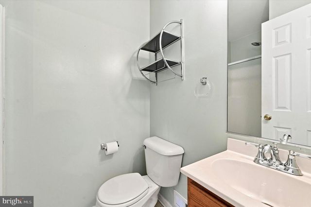 1923 OAK LEAF LN, Holmes, PA 19043