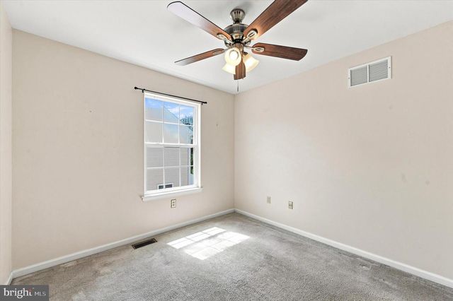1923 OAK LEAF LN, Holmes, PA 19043