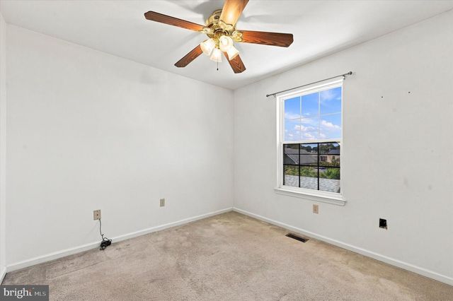 1923 OAK LEAF LN, Holmes, PA 19043