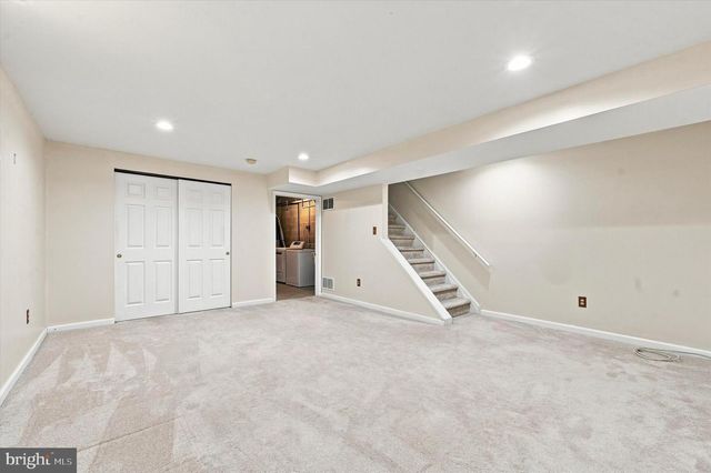 1923 OAK LEAF LN, Holmes, PA 19043
