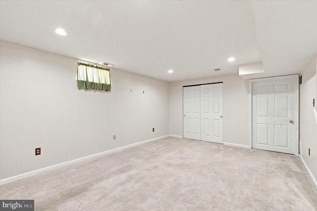 1923 OAK LEAF LN, Holmes, PA 19043