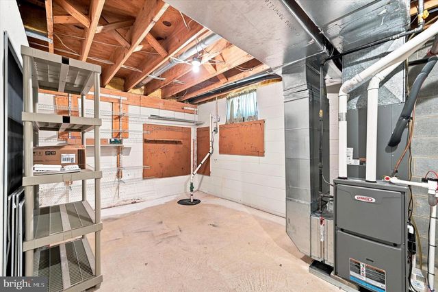 1923 OAK LEAF LN, Holmes, PA 19043