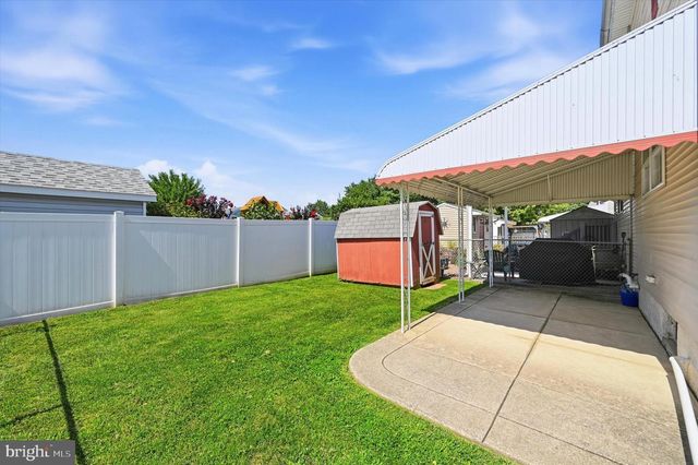 1923 OAK LEAF LN, Holmes, PA 19043
