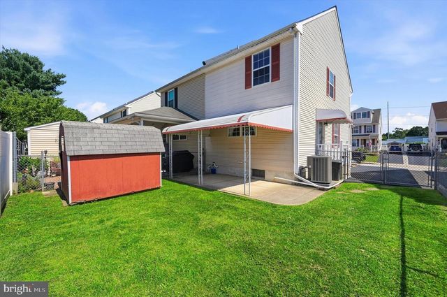 1923 OAK LEAF LN, Holmes, PA 19043