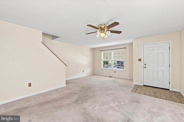 1923 OAK LEAF LN, Holmes, PA 19043