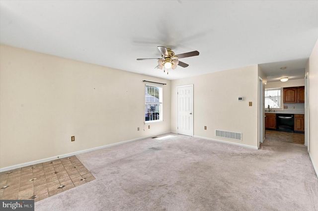 1923 OAK LEAF LN, Holmes, PA 19043