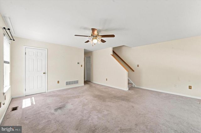 1923 OAK LEAF LN, Holmes, PA 19043