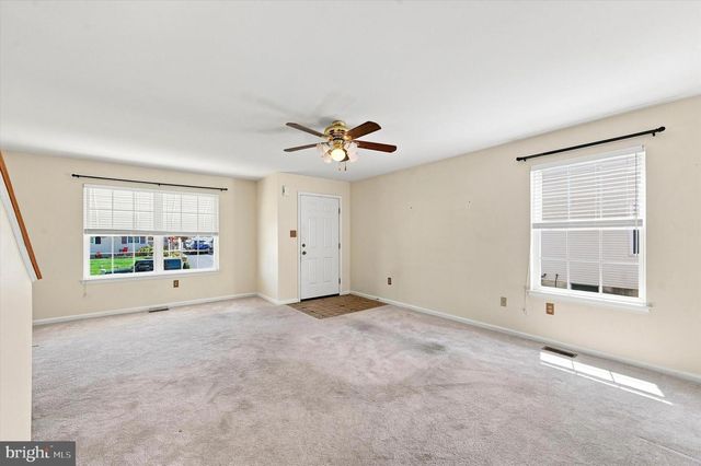1923 OAK LEAF LN, Holmes, PA 19043