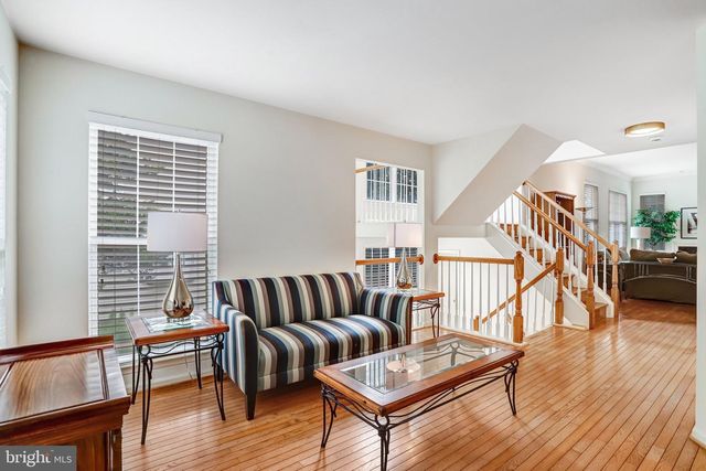 46764 MANCHESTER TER, Sterling, VA 20165