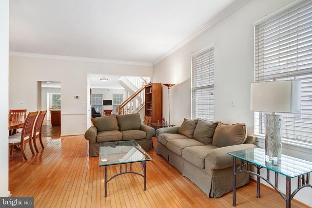 46764 MANCHESTER TER, Sterling, VA 20165