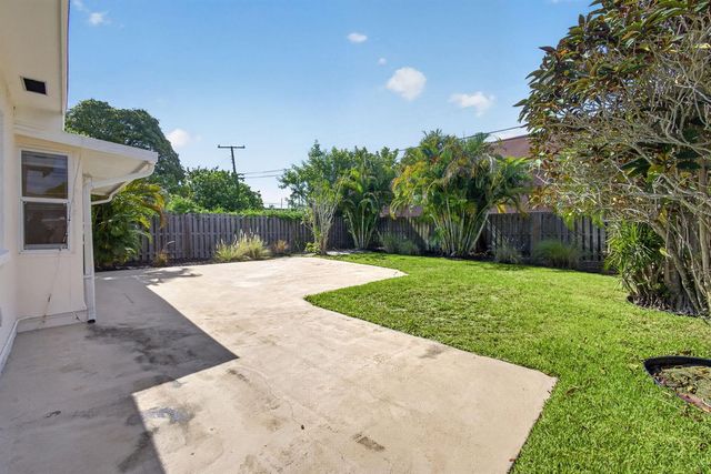 1333 W 31st Street, Riviera Beach, FL 33404