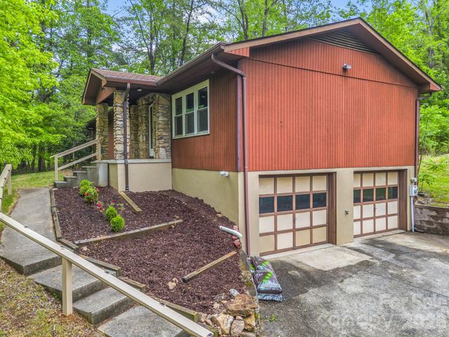 11 Deer Run Drive, Asheville, NC 28803