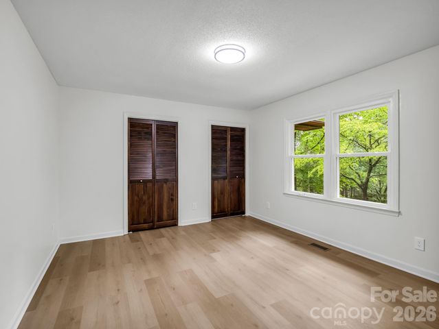 11 Deer Run Drive, Asheville, NC 28803