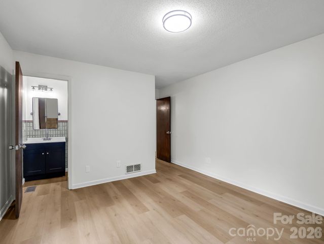 11 Deer Run Drive, Asheville, NC 28803