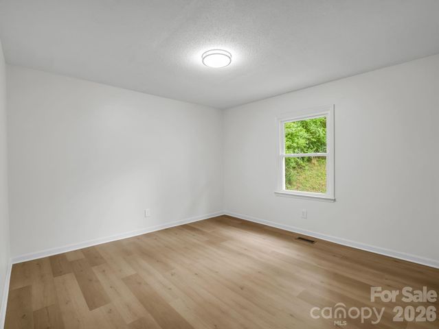 11 Deer Run Drive, Asheville, NC 28803