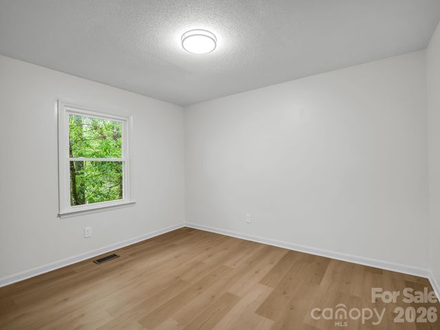 11 Deer Run Drive, Asheville, NC 28803