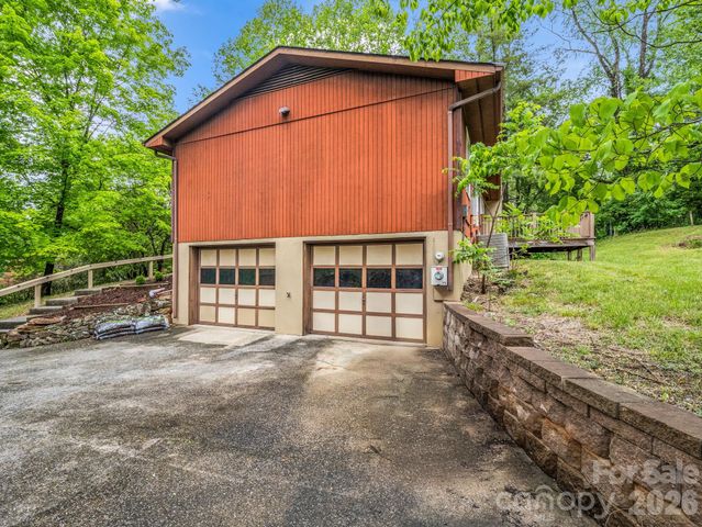 11 Deer Run Drive, Asheville, NC 28803