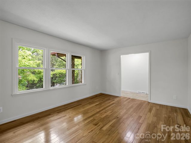 11 Deer Run Drive, Asheville, NC 28803