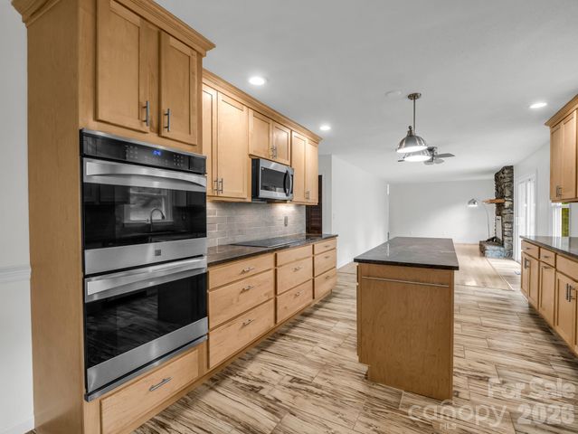 11 Deer Run Drive, Asheville, NC 28803