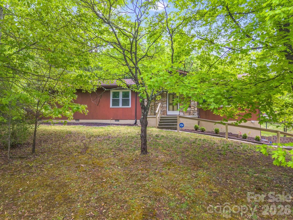 11 Deer Run Drive, Asheville, NC 28803