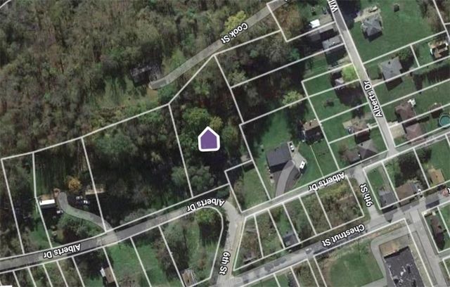 572 Alberts Dr, Monessen, PA 15062