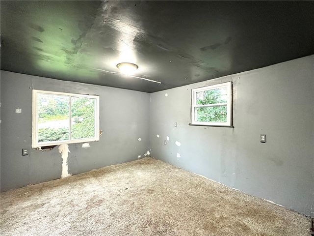 572 Alberts Dr, Monessen, PA 15062