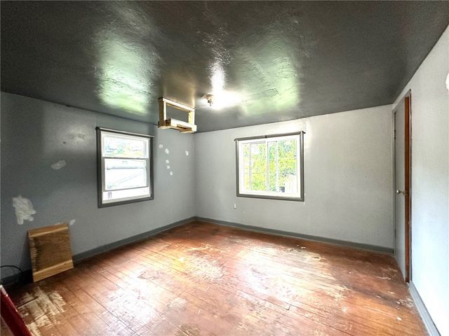 572 Alberts Dr, Monessen, PA 15062