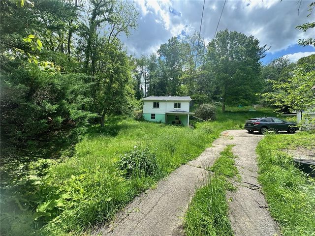 572 Alberts Dr, Monessen, PA 15062