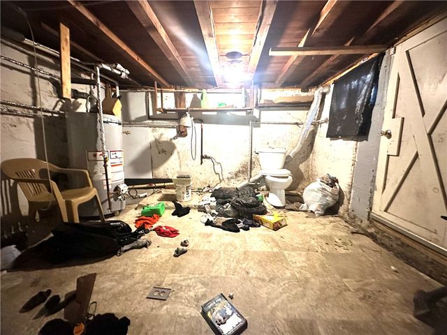 572 Alberts Dr, Monessen, PA 15062