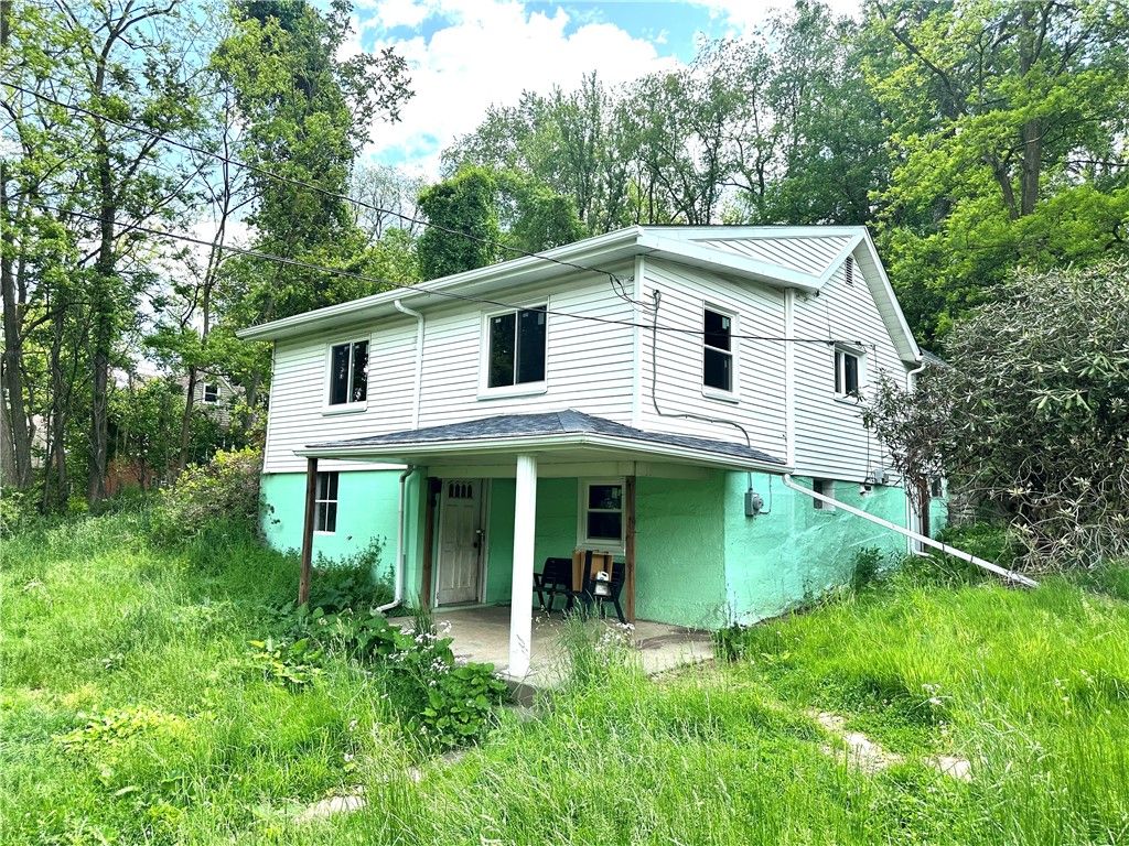 572 Alberts Dr, Monessen, PA 15062