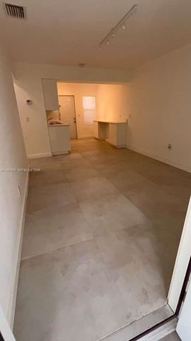 780 NE 122nd St 5, North Miami, FL 33161