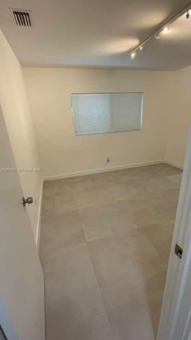 780 NE 122nd St 5, North Miami, FL 33161