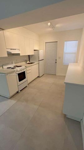 780 NE 122nd St 5, North Miami, FL 33161