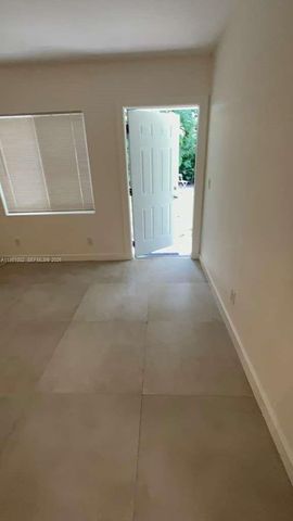 780 NE 122nd St 5, North Miami, FL 33161