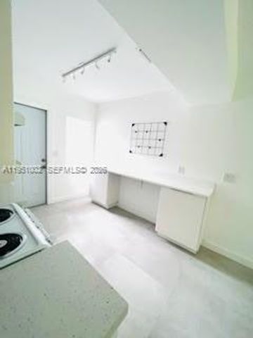 780 NE 122nd St 5, North Miami, FL 33161