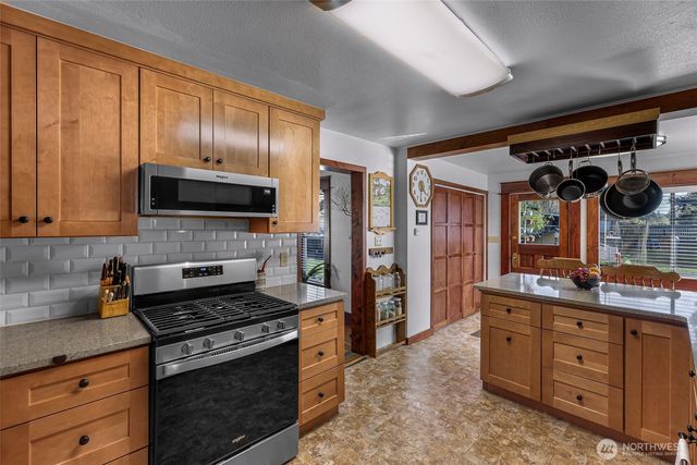 2715 Cedarwood Avenue, Bellingham, WA 98225