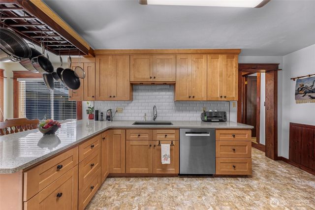 2715 Cedarwood Avenue, Bellingham, WA 98225