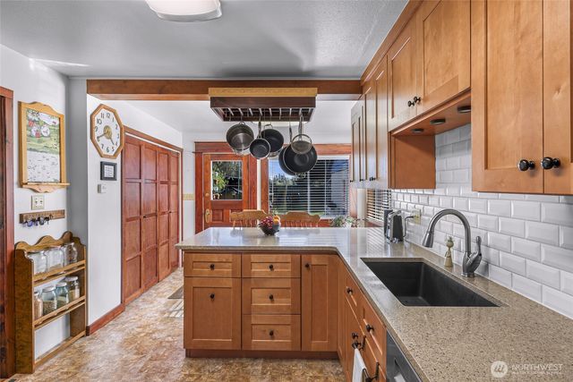 2715 Cedarwood Avenue, Bellingham, WA 98225