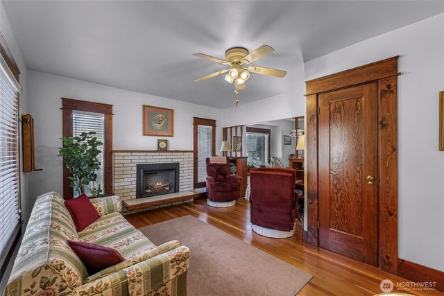 2715 Cedarwood Avenue, Bellingham, WA 98225