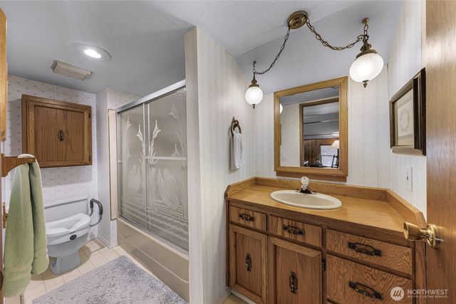 2715 Cedarwood Avenue, Bellingham, WA 98225