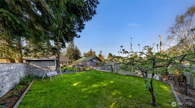 2715 Cedarwood Avenue, Bellingham, WA 98225
