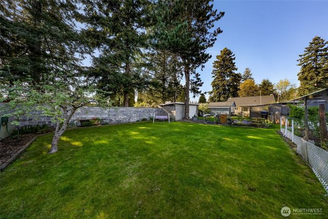 2715 Cedarwood Avenue, Bellingham, WA 98225
