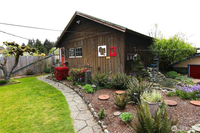 2715 Cedarwood Avenue, Bellingham, WA 98225