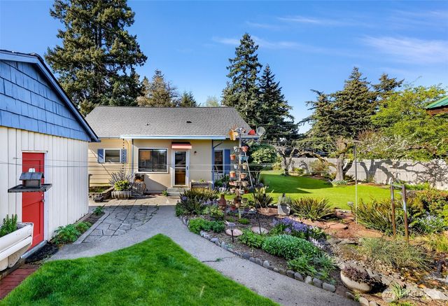 2715 Cedarwood Avenue, Bellingham, WA 98225
